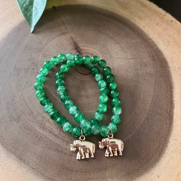 Set of 2 Vibrant Green glass bead, handmade stretch bracelets w/charm, & 💗 bag! - Picture 4 of 5